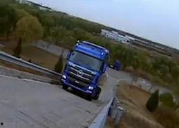 国产卡车挑战爬坡视频,挑战极限爬坡视频震撼呈现
