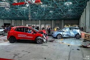 国产三车碰撞测试视频,安全性能大比拼